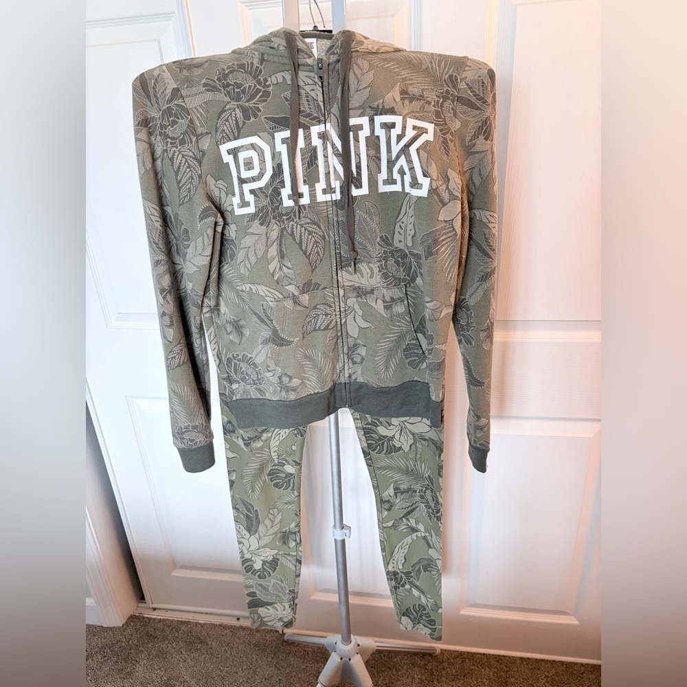 PINK Victoria's Secret Olive Green Leaf Print Set Size Small NWOT